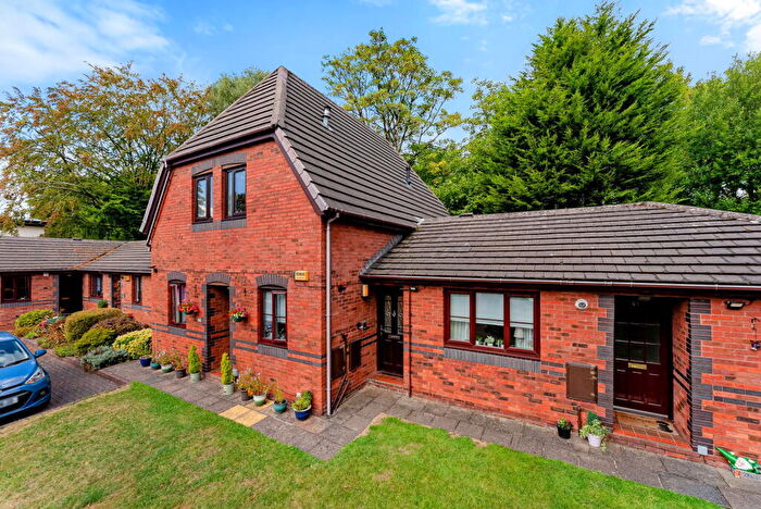 1 Bedroom Flat For Sale In Charlton Avenue, Prestwich, Manchester, M25