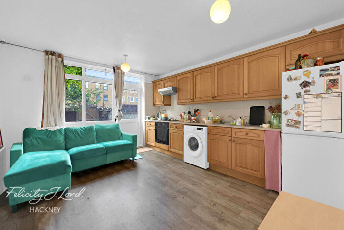 3 Bedroom Terraced House For Sale In Camerton Close, London, E8