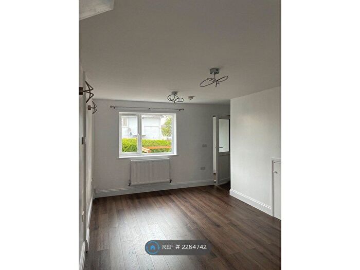 2 Bedroom End Of Terrace House To Rent In Crosscombe Drive, Bristol, BS13