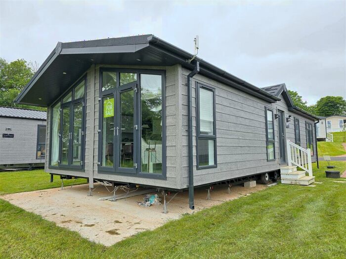 2 Bedroom Park Home For Sale In Hewas Water, St. Austell, PL26