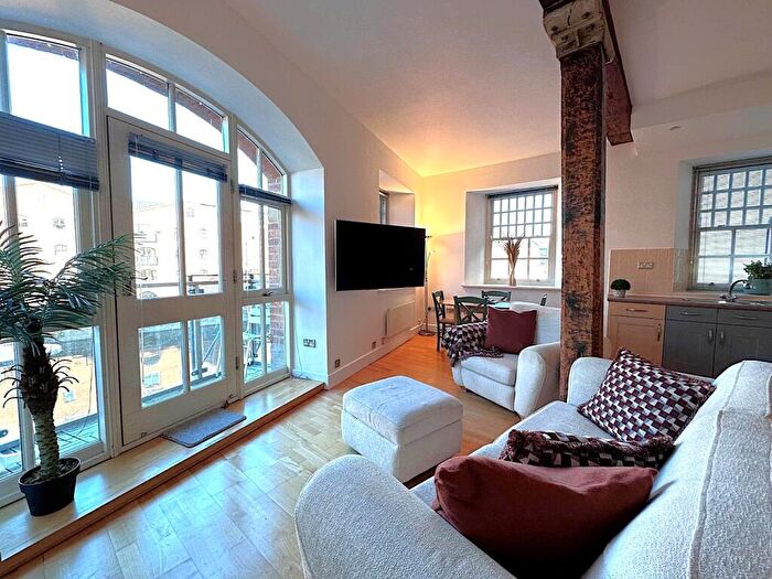 2 Bedroom Flat For Sale In Dock Street, Leeds, West Yorkshire, LS10