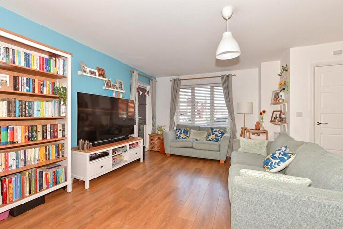 2 Bedroom Flat For Sale In Bedivere Road, Crawley, West Sussex, RH11