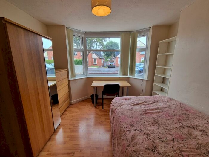 5 Bedroom Semi-Detached House To Rent In Alexandra Road, Leamington Spa, CV31