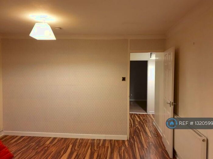 2 Bedroom Flat To Rent In Basildon, Basildon, SS13