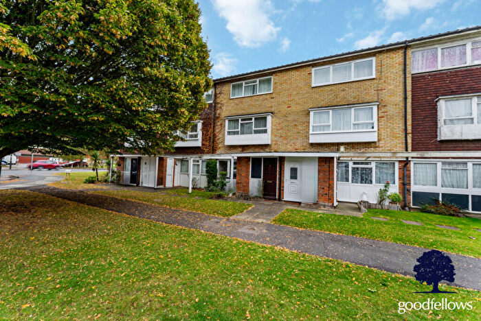 1 Bedroom Apartment For Sale In South Lodge Avenue, Mitcham, CR4