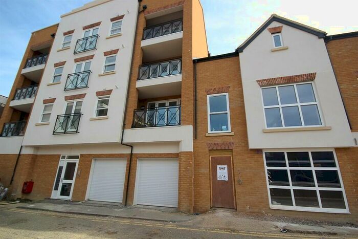 2 Bedroom Apartment To Rent In Fairfield Road, Brentwood, Essex, CM14