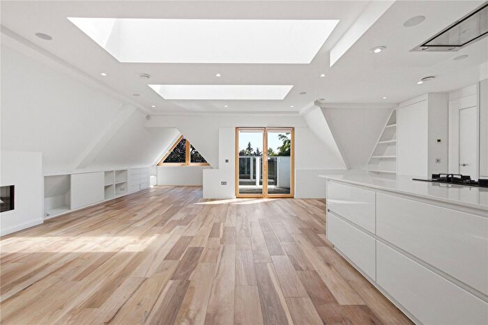 2 Bedroom Flat To Rent In Totteridge Lane, London, N20