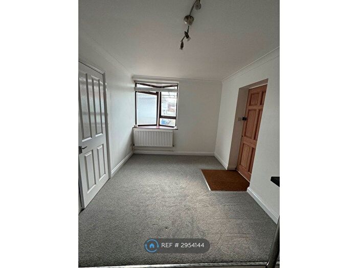 1 Bedroom Flat To Rent In Banstead Road, Carshalton, SM5
