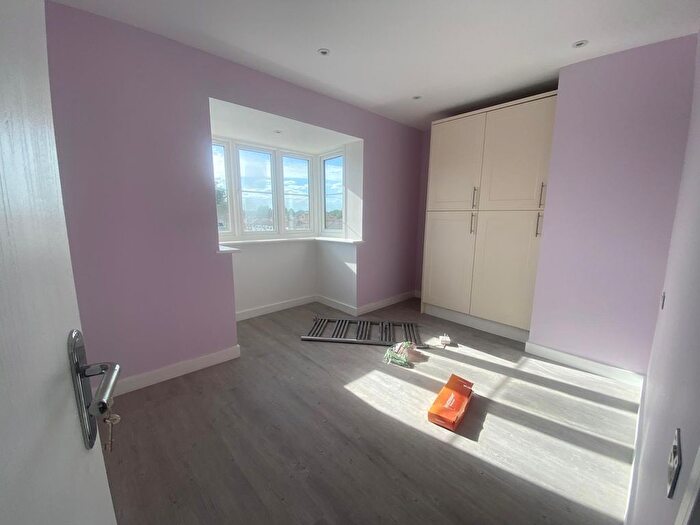 3 Bedroom Flat To Rent In Scotland Green, Ponders End, EN3