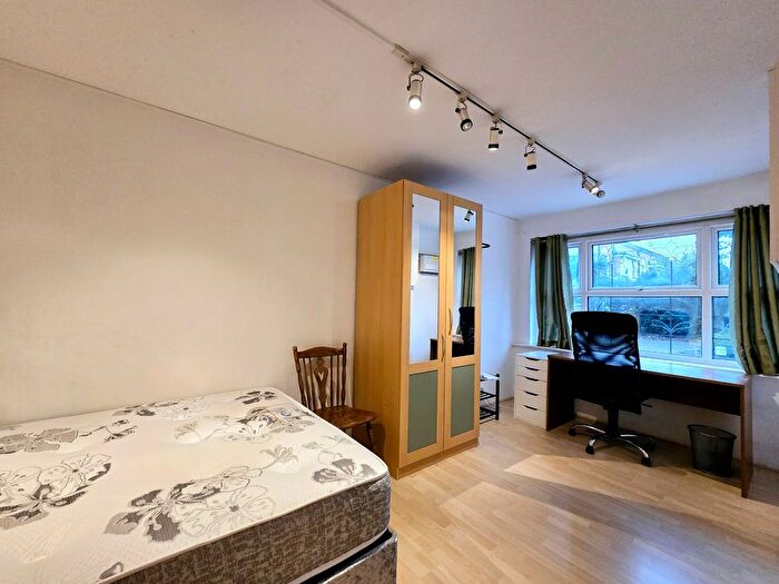 5 Bedroom Terraced House To Rent In Keats Close, Bermondsey, SE1