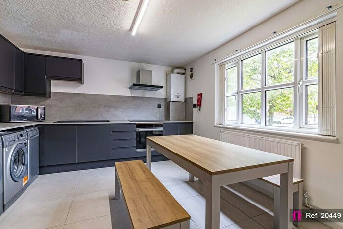 6 Bedroom Terraced House To Rent In Gadd Street, Nottingham, NG7