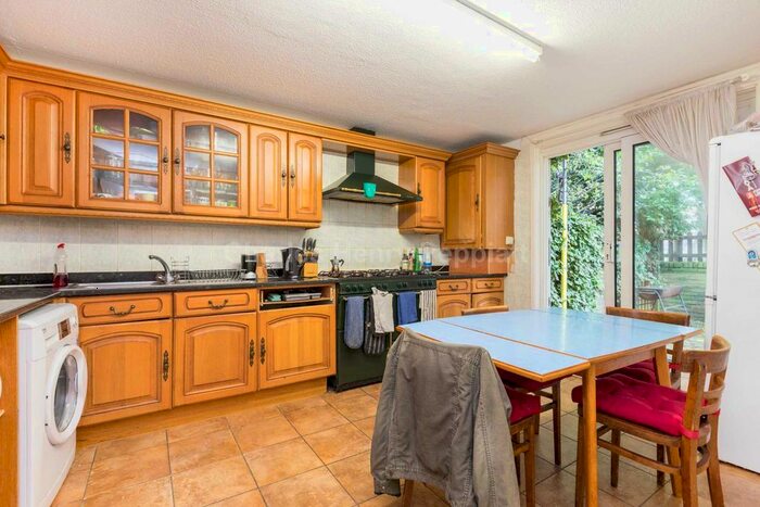 4 Bedroom Flat To Rent In Girdlestone Walk, Archway, N19