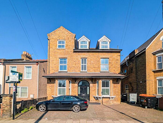 2 Bedroom Flat To Rent In Longley Road, London, SW17