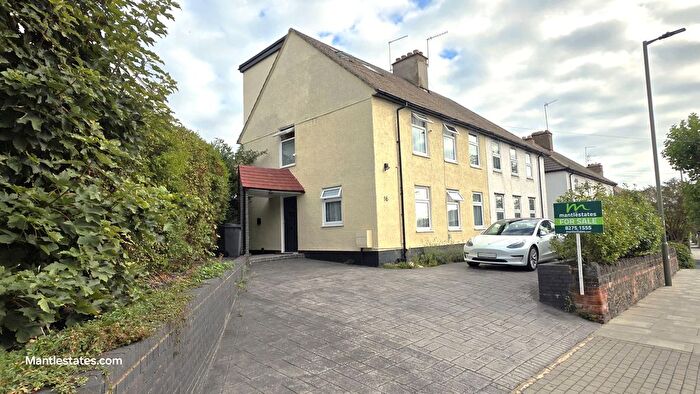 4 Bedroom Semi-Detached House For Sale In Longmore Avenue, East Barnet, EN4