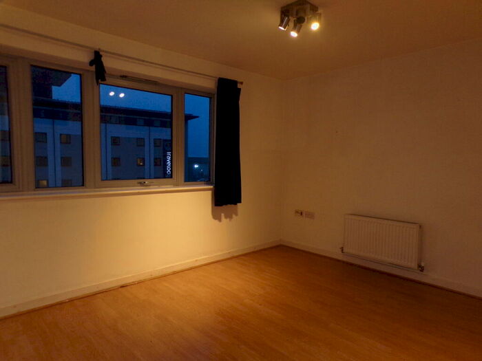 Property To Rent In Cosmopolitan Court, EN1