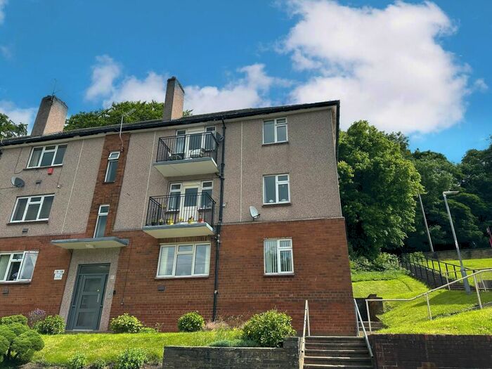 2 Bedroom Apartment To Rent In Willowfield Crescent, Halifax, HX2