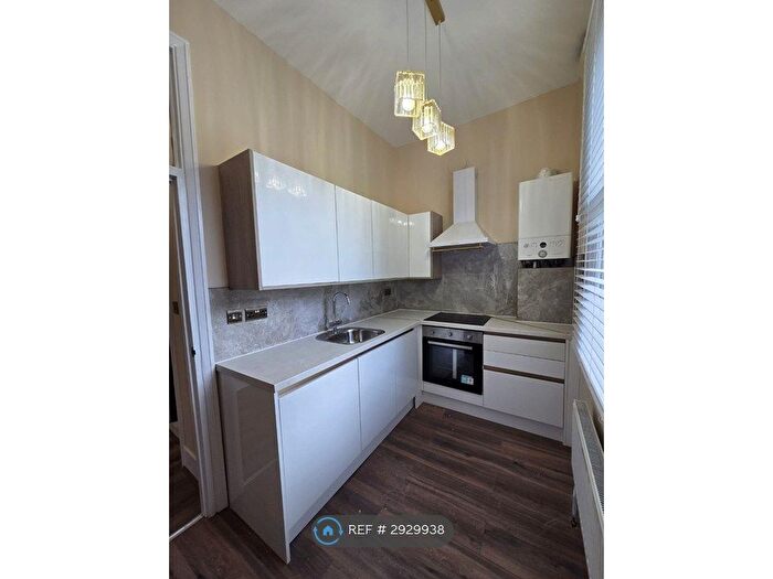 2 Bedroom Flat To Rent In Bedford Court, London, N16