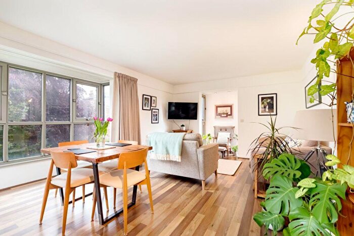 2 Bedroom Flat For Sale In Beaufort Road | Clifton, BS8