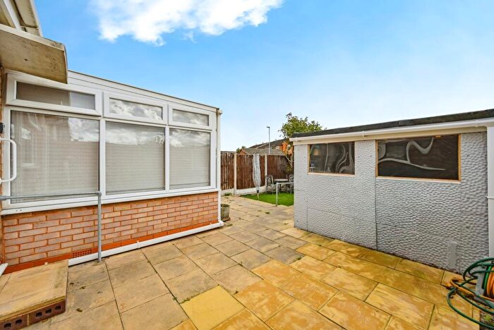 2 Bedroom Bungalow For Sale In Elm Tree Walk, Tamworth, Staffordshire, B79