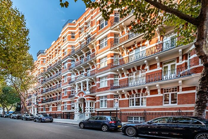 3 Bedroom Flat To Rent In Draycott Avenue, London, SW3