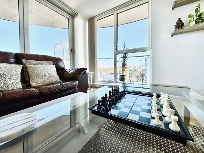 1 Bedroom Flat For Sale In Ealing Road, Brentford, TW8
