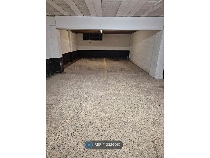1 Bedroom Flat To Rent In Windsor Drive, High Wycombe, HP13