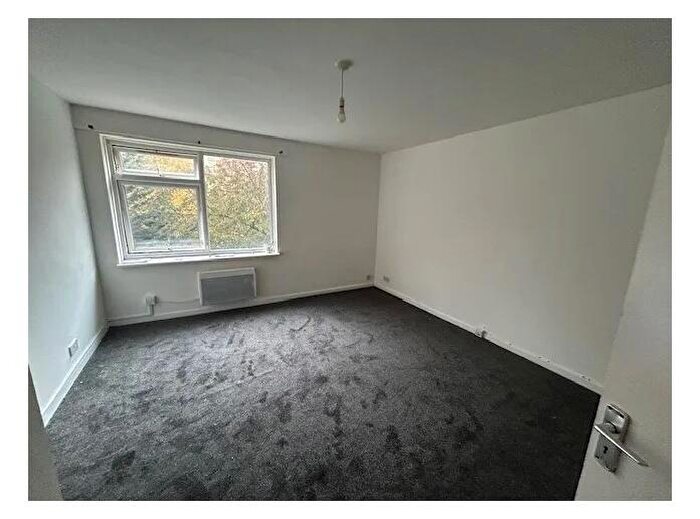 2 Bedroom Flat To Rent In Chelsea Close, Willesden, NW10