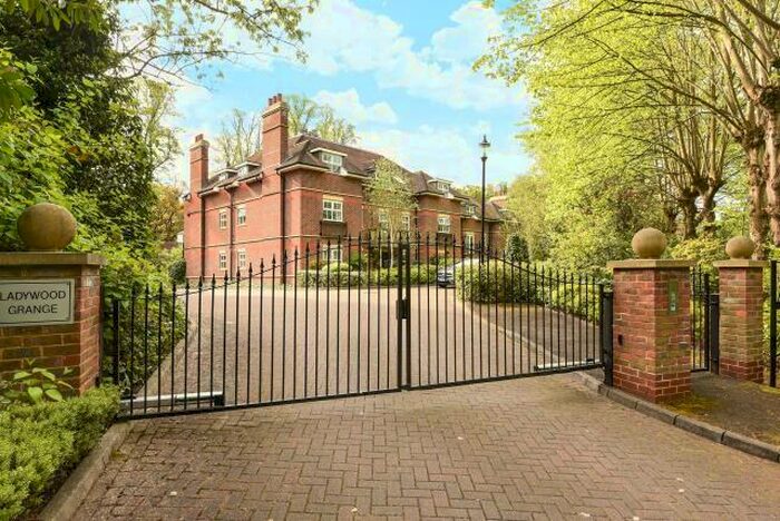 2 Bedroom Apartment To Rent In Sunningdale, Berkshire, SL5