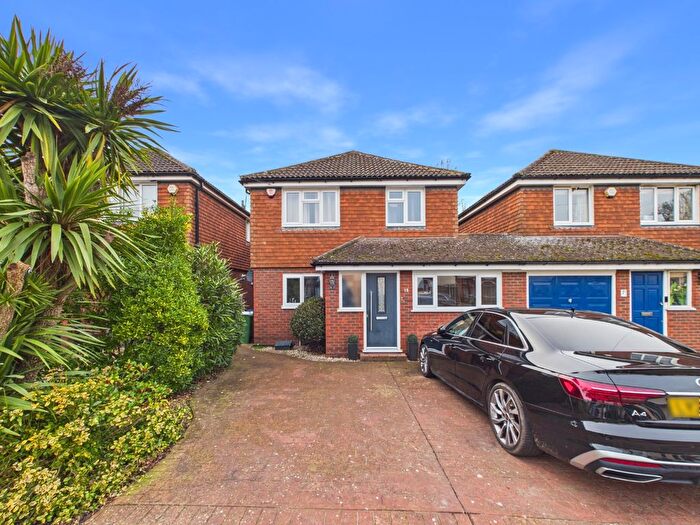 4 Bedroom Link Detached House For Sale In St Margarets Avenue, Sidcup, Bexley, DA15