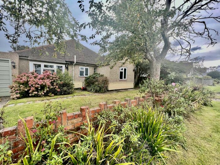 3 Bedroom Bungalow To Rent In Minton Road, Felpham, PO22