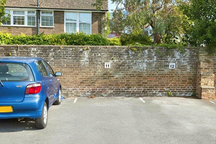 1 Bedroom Apartment For Sale In Wilbury Avenue, Hove, BN3