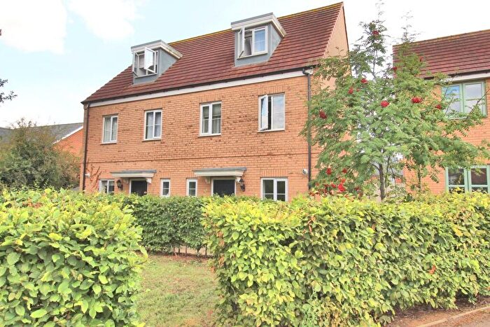 4 Bedroom Semi-Detached House For Sale In Yates Meadow, Potton, Sandy, SG19