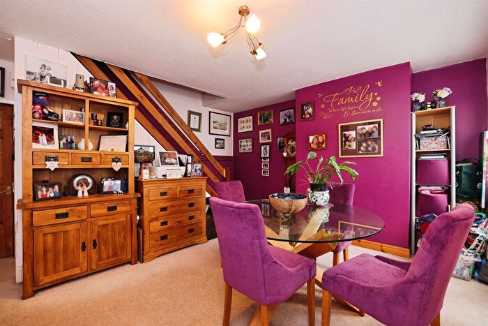 3 Bedroom Terraced House For Sale In Wessington Avenue, Calne, SN11