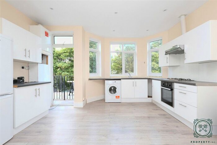 3 Bedroom Flat To Rent In North Circular Road, London, N13