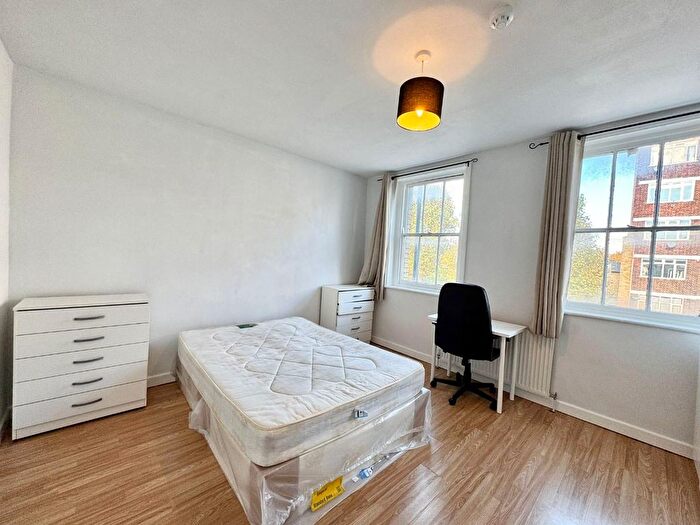 5 Bedroom Property To Rent In Commercial Road, London, E1