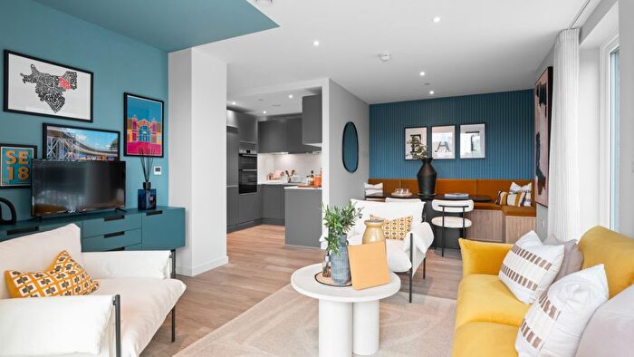 3 Bedroom Flat For Sale In Plumstead Road, London, SE18