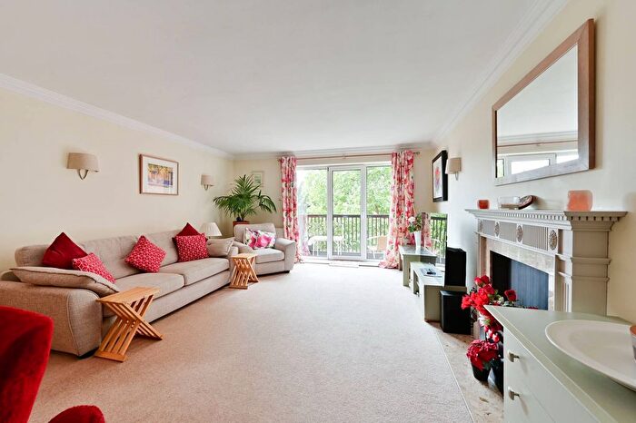 2 Bedroom Flat To Rent In Wimbledon Hill Road, Wimbledon, London, SW19