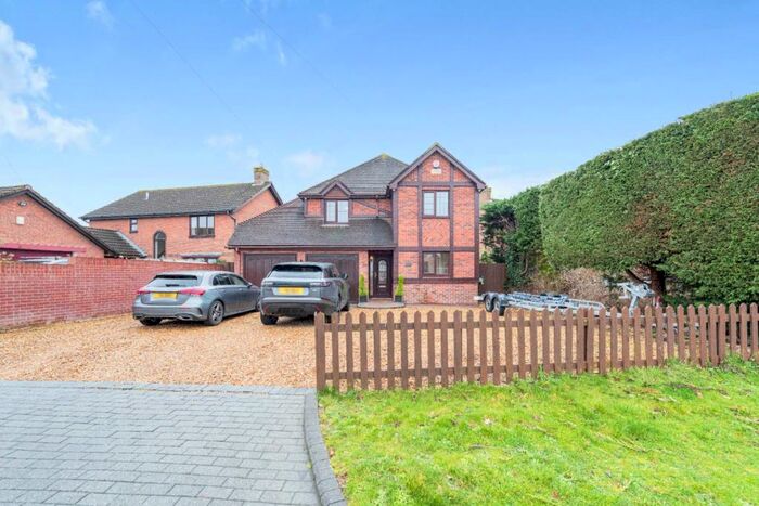 4 Bedroom Detached House To Rent In Greenaway Lane, Warsash, Southampton, SO31