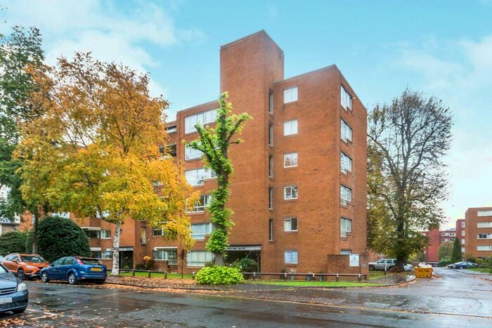 2 Bedroom Flat To Rent In Homefield Park, Sutton, Surrey, SM1