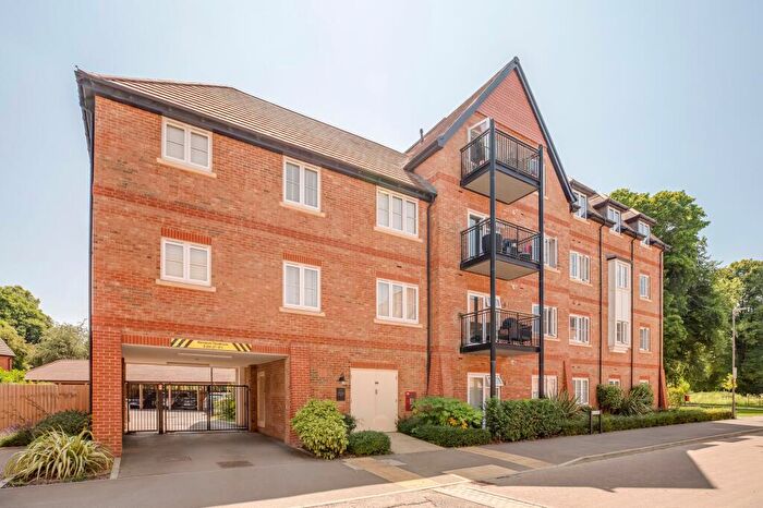 2 Bedroom Flat For Sale In Aspen Road, High Wycombe, HP10