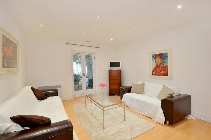 2 Bedroom Flat To Rent In Russell Road, Kensignton, W14