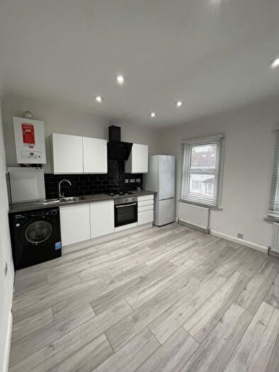 3 Bedroom Flat To Rent In Cromwell Road, TW3
