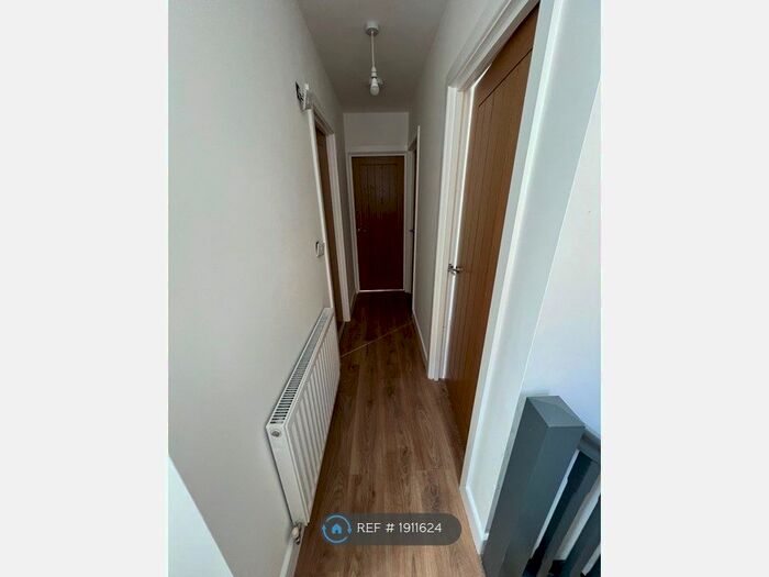 4 Bedroom Semi-Detached House To Rent In Kingsgate Road., Wythenshawe, M22