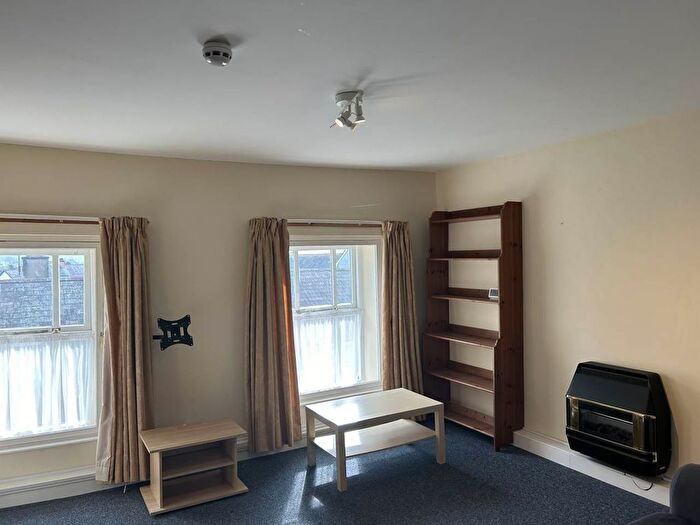 1 Bedroom Flat To Rent In Corner House, Harford Square, Lampeter, SA48