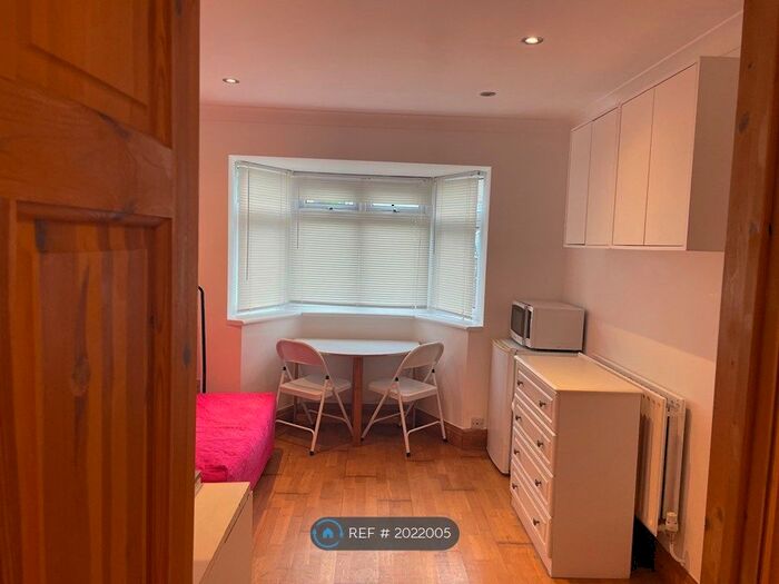 Studio To Rent In Hoylake Road, London, W3