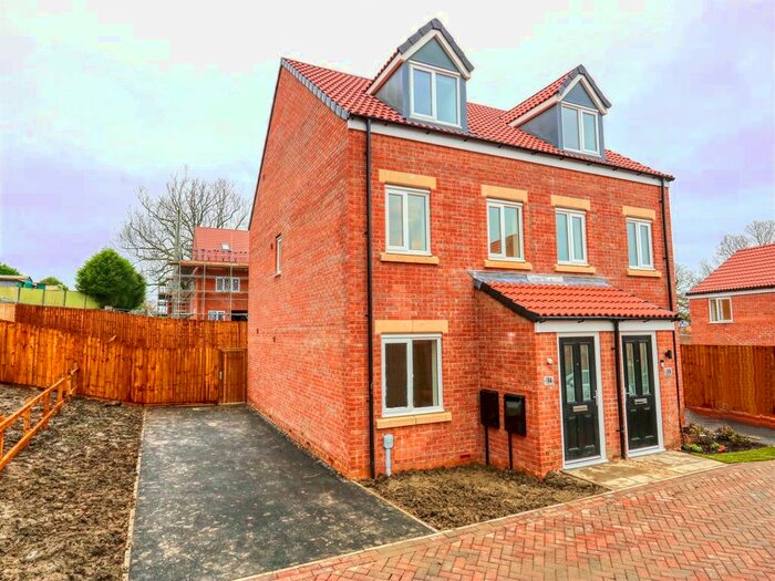 3 Bedroom Town House To Rent In Jasper Avenue, Hasland, Chesterfield, Derbyshire S41
