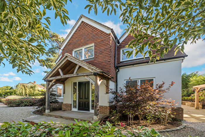 3 Bedroom Detached House To Rent In The Ridgeway, Lightwater, GU18