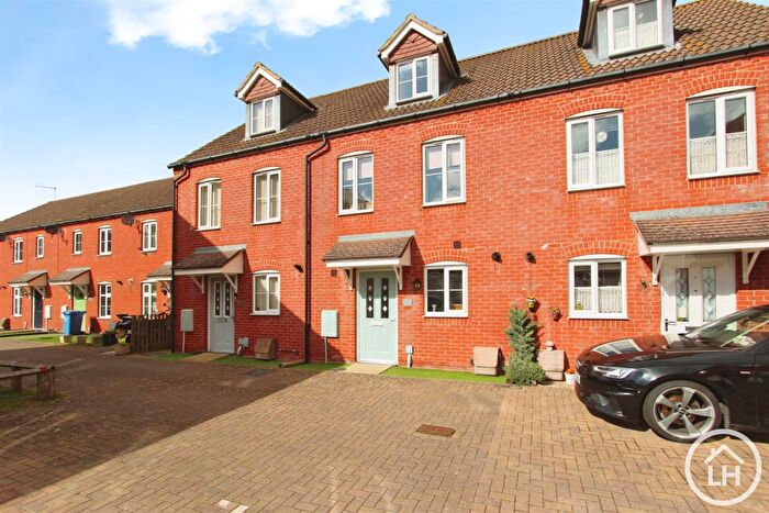 3 Bedroom Terraced House For Sale In Abelyn Avenue, Sittingbourne, ME10