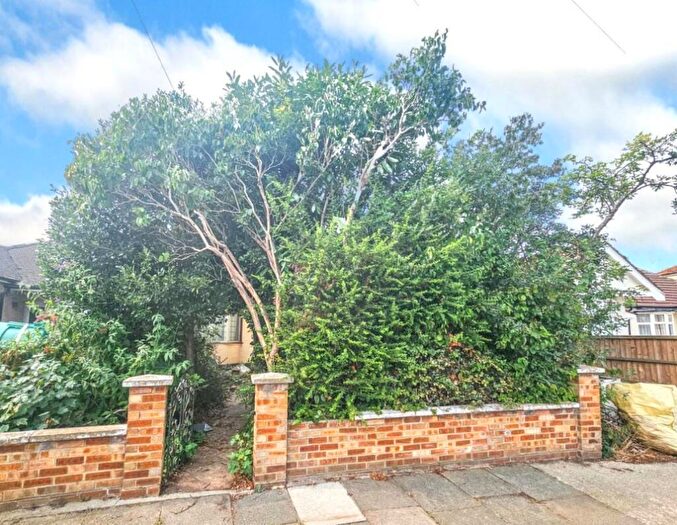 3 Bedroom Semi-Detached Bungalow For Sale In Cambridge Avenue, Gidea Park, RM2