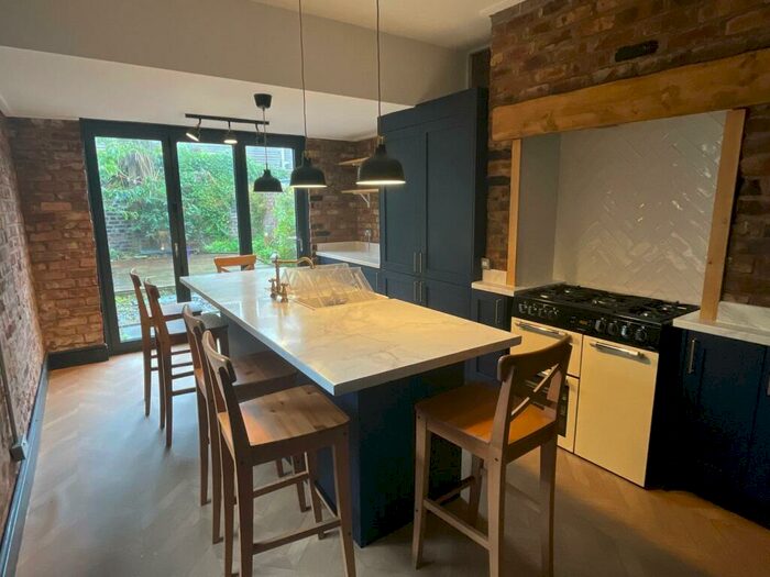 4 Bedroom Semi-Detached House To Rent In Oxford Road, Waterloo, L22